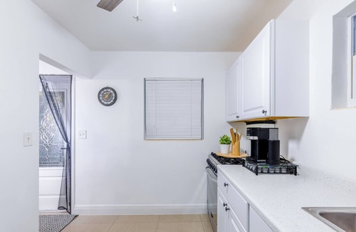 Flamingo Parks Apartment | Cozy Palm Beach Stay 5min Downtown Pets OK