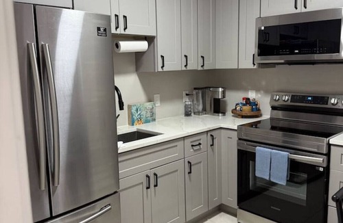Lake Worth Corridor Apartment | Cozy Palm Retreat 2BR Home Near Beaches