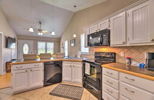Pantego House | Cozy Pantego Cottage ~ 5 Miles to Belhaven!