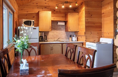 Ryerson Cottage | Cozy Paradise - Four Bedroom Cottage, Sleeps 8