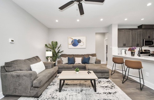 Clodine House | Cozy Paradise W/Gameroom - Sleeps 8 - King Bed