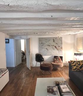 Saint-Thomas-d'Aquin Apartment | Cozy Parisian apartment in Saint Germain des Prés