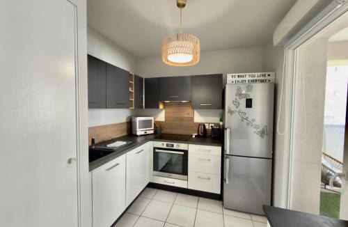Vaulx-en-Velin Apartment | Cozy - Parking privé - Proche Eurexpo et Groupama Stadium