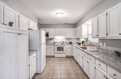 Cordova House | Cozy Patio, Mins to Downtown! Cordova Colonial