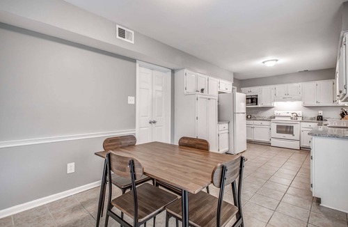 Cordova House | Cozy Patio, Mins to Downtown! Cordova Colonial