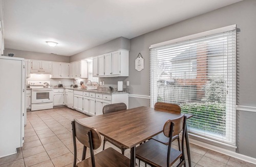 Cordova House | Cozy Patio, Mins to Downtown! Cordova Colonial