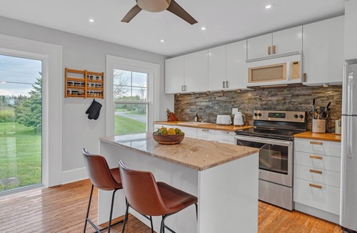 Prince Edward Other | Cozy PEC Retreat w/Private Hot Tub - Peaceful Winter & Spring Stay