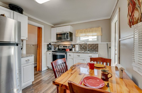 Carbondale House | Cozy Pennsylvania Home w/Fire Pit & Dock Access!