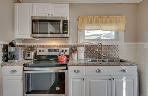 Carbondale House | Cozy Pennsylvania Home w/Fire Pit & Dock Access!