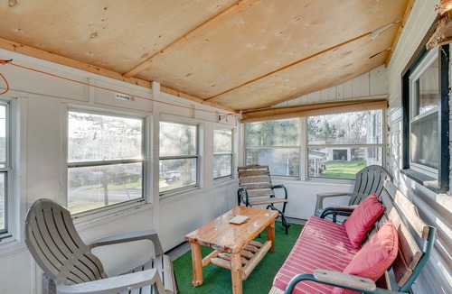 Carbondale House | Cozy Pennsylvania Home w/Fire Pit & Dock Access!