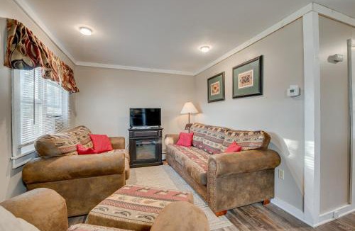 Carbondale House | Cozy Pennsylvania Home with Fire Pit and Dock Access!