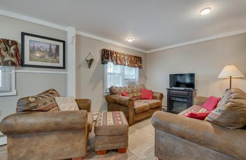 Carbondale House | Cozy Pennsylvania Home with Fire Pit and Dock Access!