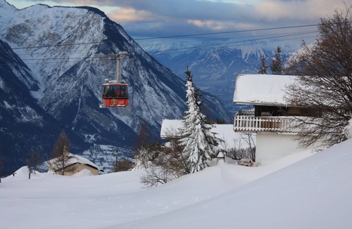 Gampel Apartment | Cozy penthouse in Swiss Chalet Style