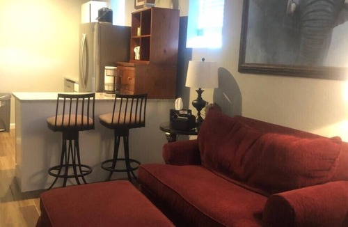 Willshire Terrace Cottage | Cozy, Pet friendly 1- bedroom cottage