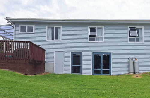 Kawhia House | Cozy Pet-Friendly Bach – Relax, Unwind or go Fishing!