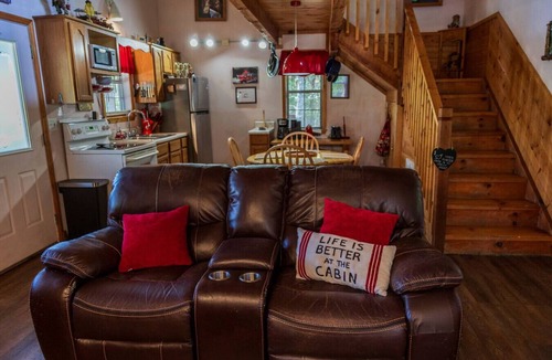 Sevierville Cabin | Cozy Pet Friendly Cabin! Pool Access, & Hot Tub!