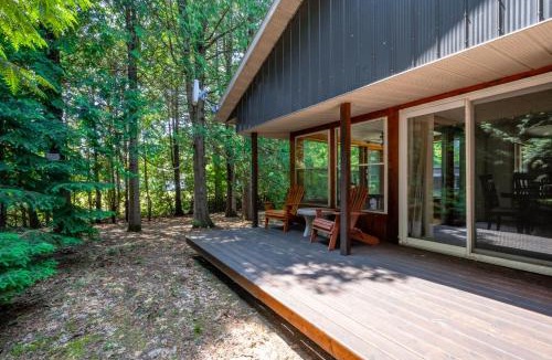 South Bruce Peninsula House | Cozy Pet Friendly Getaway w Fireplace