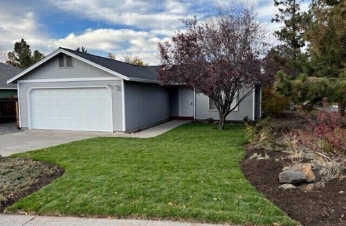 Mountain View House | Cozy, pet friendly Home, 3bd, 2ba in Bend