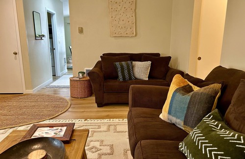 Mountain View House | Cozy, pet friendly Home, 3bd, 2ba in Bend