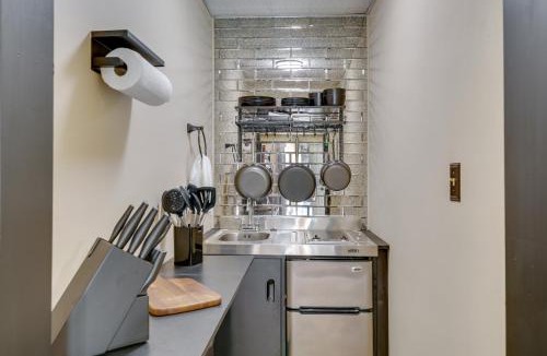 Hickory House | Cozy, Pet-Friendly Retreat in Hickory with Fire Pit!