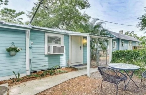 Dixieland Cottage | Cozy Pet-Friendly Studio in Downtown Lakeland