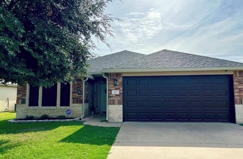 Temple House | Cozy, pet friendly Texan home/walk to restaurants!/King Bed w/workspace