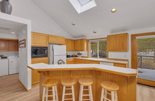 Sunriver House | Cozy, pets, AC HT, SHARC passes for 2026, 3b3b