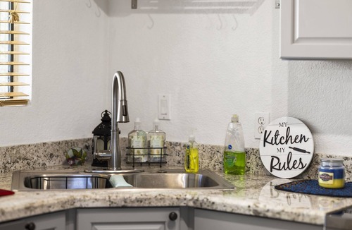 East Morningside Condo | Cozy Phoenix Condo Near Biltmore | Pool & BBQ near Golf, Dining and Shops