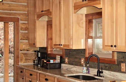 Lobelville Cabin | Cozy pine log cabin