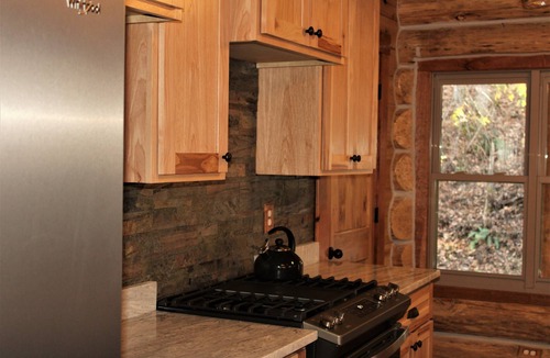 Lobelville Cabin | Cozy pine log cabin