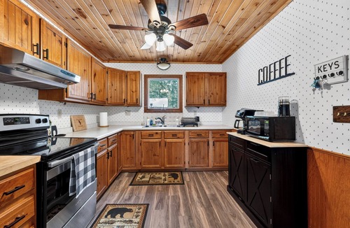 Cable Cottage | Cozy Pines on Diamond Lake