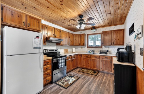 Cable Cottage | Cozy Pines on Diamond Lake