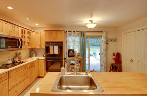 Pittsfield House | Cozy Pittsfield Gem w/Deck, Gazebo & Fireplace!