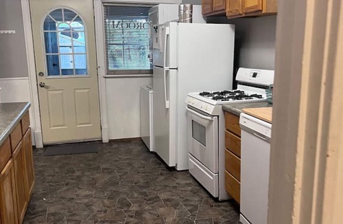 Superior House | Cozy Place! 3bd 1bath. Dog friendly