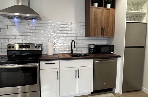 Parkland House | Cozy Place | Comfortable Sleep | 5 Queen & 2 Full Beds