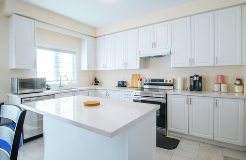 Barrie House | Cozy place to stay in Barrie