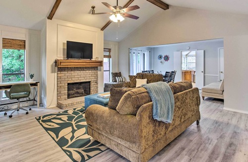 Cowley House | Cozy Plano Home w/ Patio < 5 Mi to Downtown!