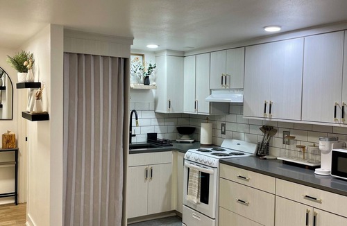 Des Moines Apartment | Cozy PNW MIL Suite