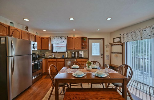 Albrightsville Ski Chalet | Cozy Pocono Chalet