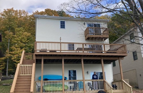 Lake Ariel House | Cozy Pocono Lakefront Mid-Term Vacation Rental near Scranton. 30+ days only!