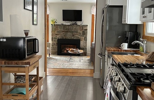 Canadensis Cottage | Cozy Pocono Retreat w/hot tub