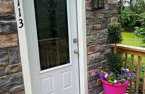 Canadensis Cottage | Cozy Pocono Retreat w/hot tub