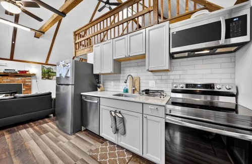 Thornhurst House | Cozy Pocono Chalet with hot tub