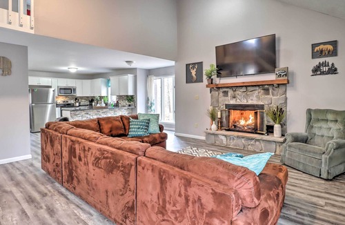 Mount Pocahontas House | Cozy Poconos Escape: Pool Access & Pet-Friendly!