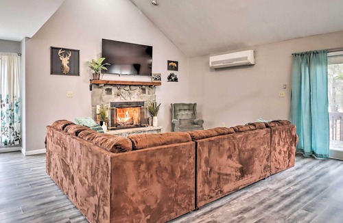 Mount Pocahontas House | Cozy Poconos Escape: Pool Access & Pet-Friendly!