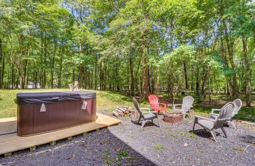 Mount Pocahontas House | Cozy Poconos Escape Pool Access and Pet-Friendly!