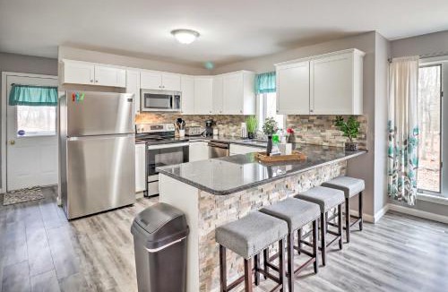Mount Pocahontas House | Cozy Poconos Escape Pool Access and Pet-Friendly!