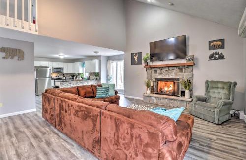 Mount Pocahontas House | Cozy Poconos Escape Pool Access and Pet-Friendly!