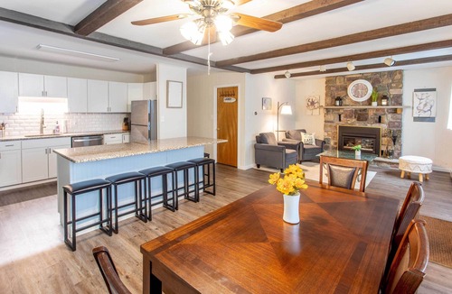 Gouldsboro House | Cozy Poconos Ranch Home w/Pool Access, Near Lake!