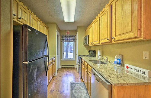 White Haven House | Cozy Poconos Townhome w/Fireplace Near Jack Frost